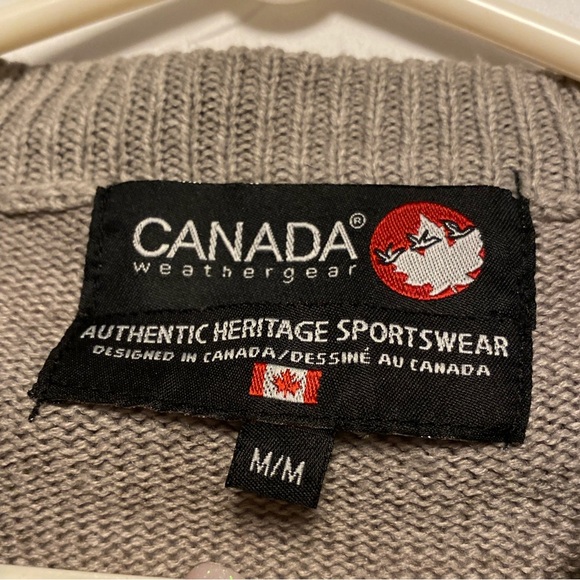 Canada Weathergear | Grey knit sweater with Red Holiday pattern - medium - Picture 4 of 6